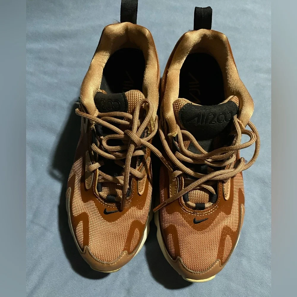 Nike Women’s Brown and Black Sneakers Size 6